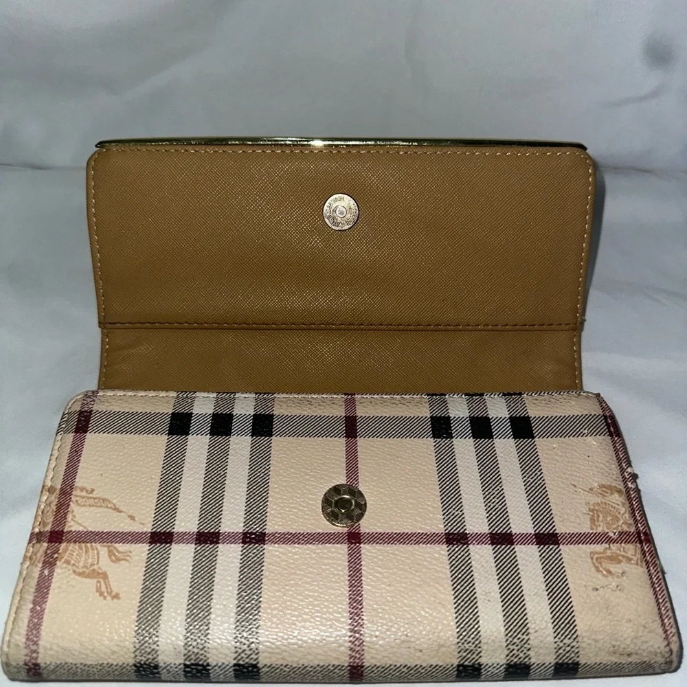 Burberry Cream and Black Wallets Classic Check Design - Picture 2 of 5